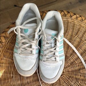 K-Swiss White and Blue Sneakers Low-Top Design